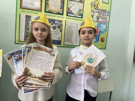 Отряд ЮИД «Дорожный патруль» МБОУ СОШ №22 г. Шахты написал письма участникам СВО.