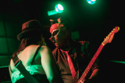 Didi Wray y Los Kanibales Surf Combo