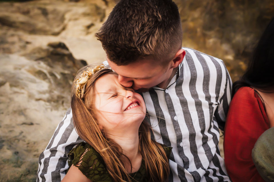 Maternity family photographer Eugene Oregon Maternity photography Springfield OR best top recommended well reviewed rated professional spring summer fall motherhood oregon coast hug point cannon beach