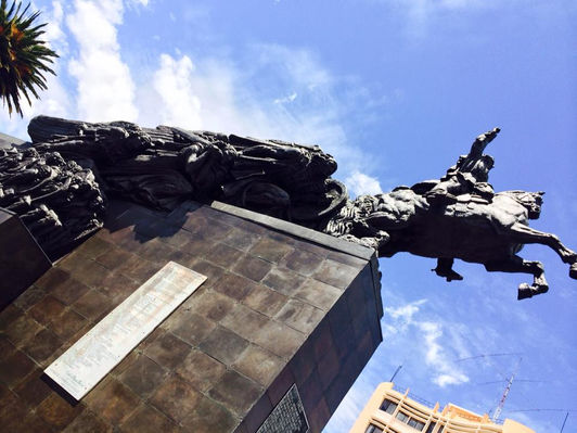 ESTATUA DE SIMON BOLIVAR