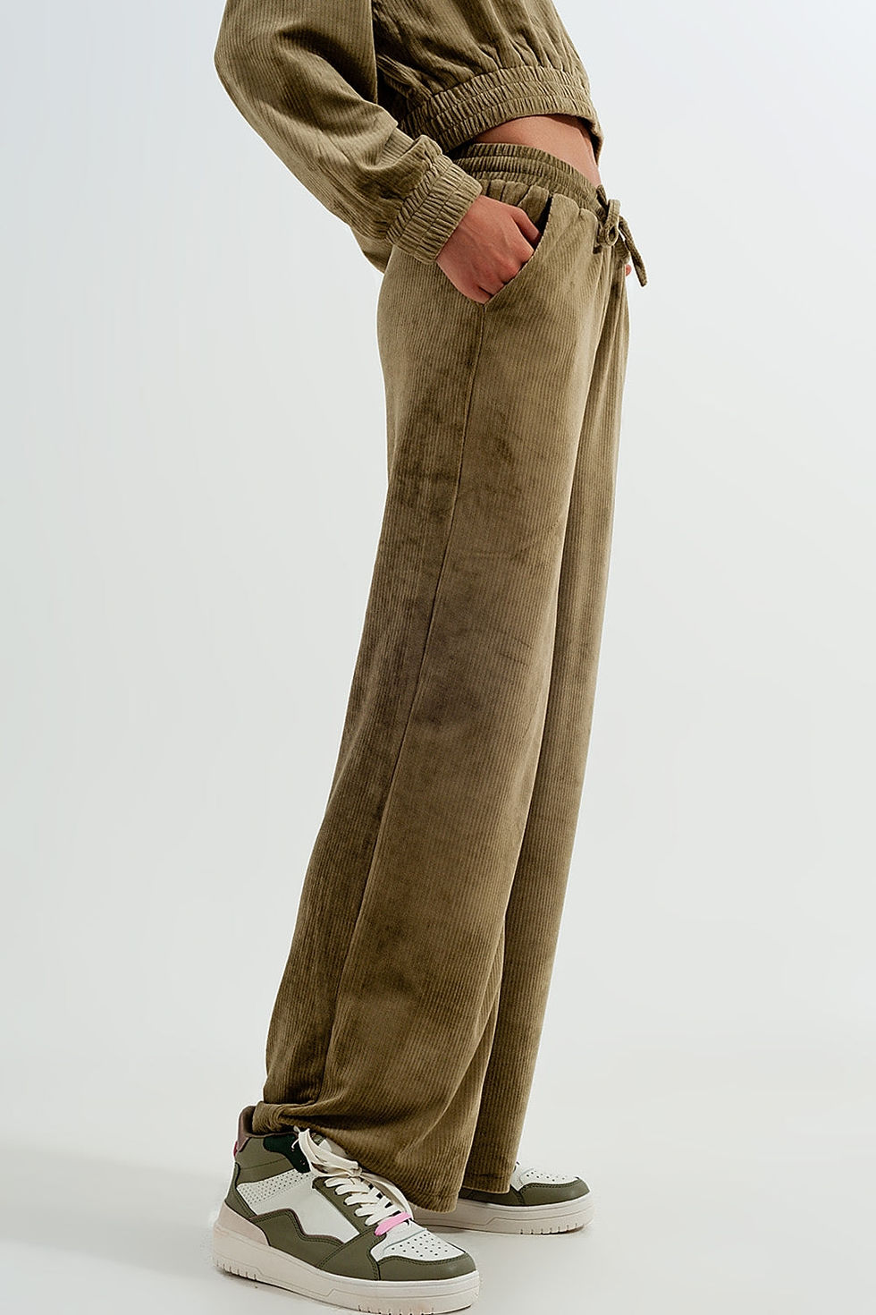 Thumbnail: Jogger With Drawstring Waist in Green