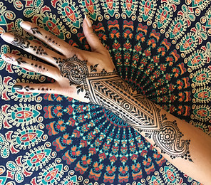 Tatouage au henné sur fond texturé