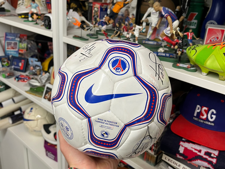 Archive LineUp : Ballon Nike Football Geo Merlin Officiel du PSG Paris Saint-Germain. 