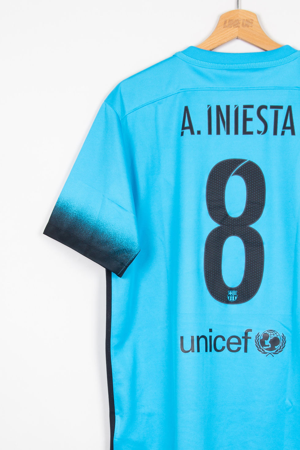 Thumbnail: Maillot Nike Football FC Barcelone Third Rétro A.INIESTA 2015/16 - L