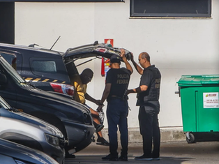Operação da PF contra fraudes no INSS provoca tiroteio no Complexo do Alemão