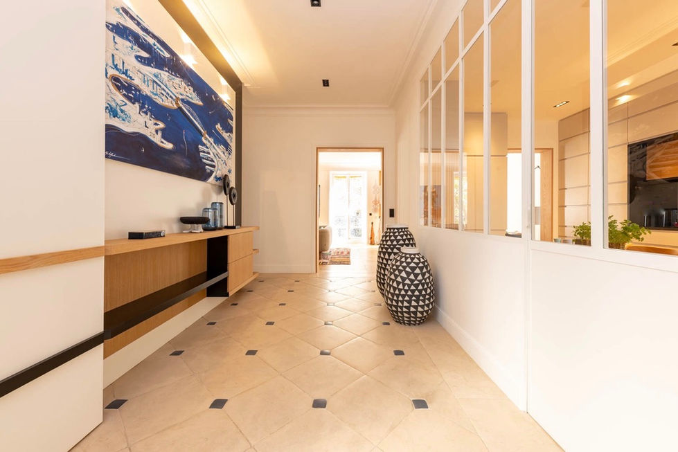 Architecte d’intérieur spécialisée en rénovation et aménagement sur-mesure, je vous accompagne de la conception à la réalisat