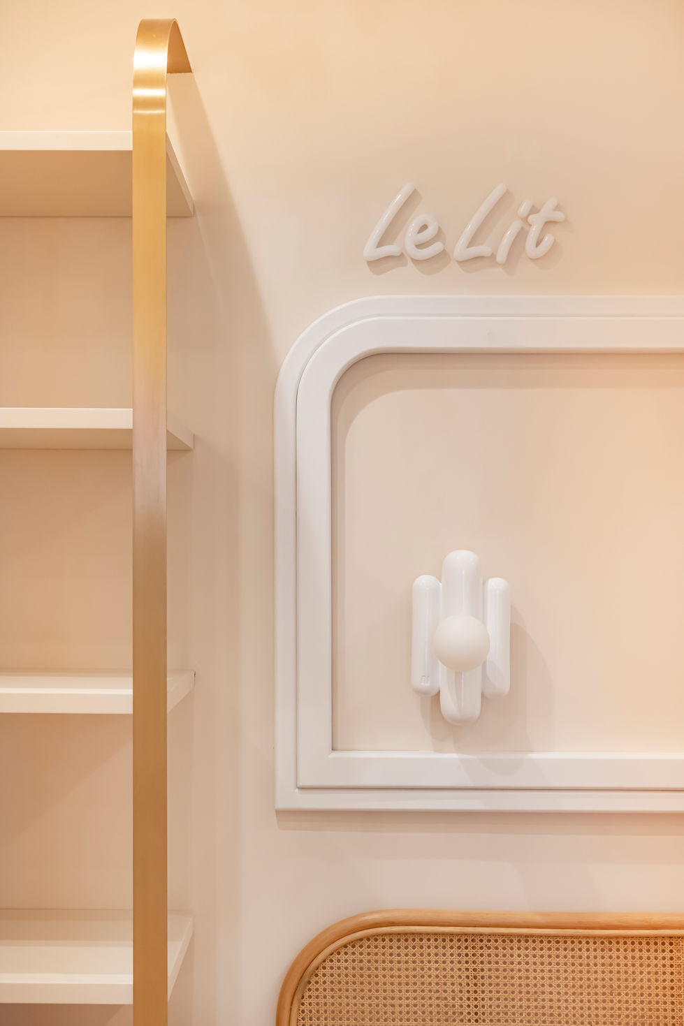 Mise en scène des collections textiles dans la boutique Le Jacquard Français.