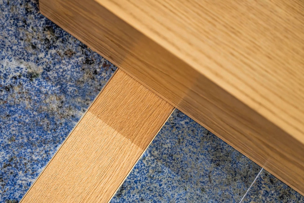 Spécialisée dans la rénovation de biens d’exception, j’interviens sur des appartements haussmanniens, maisons anciennes ou de