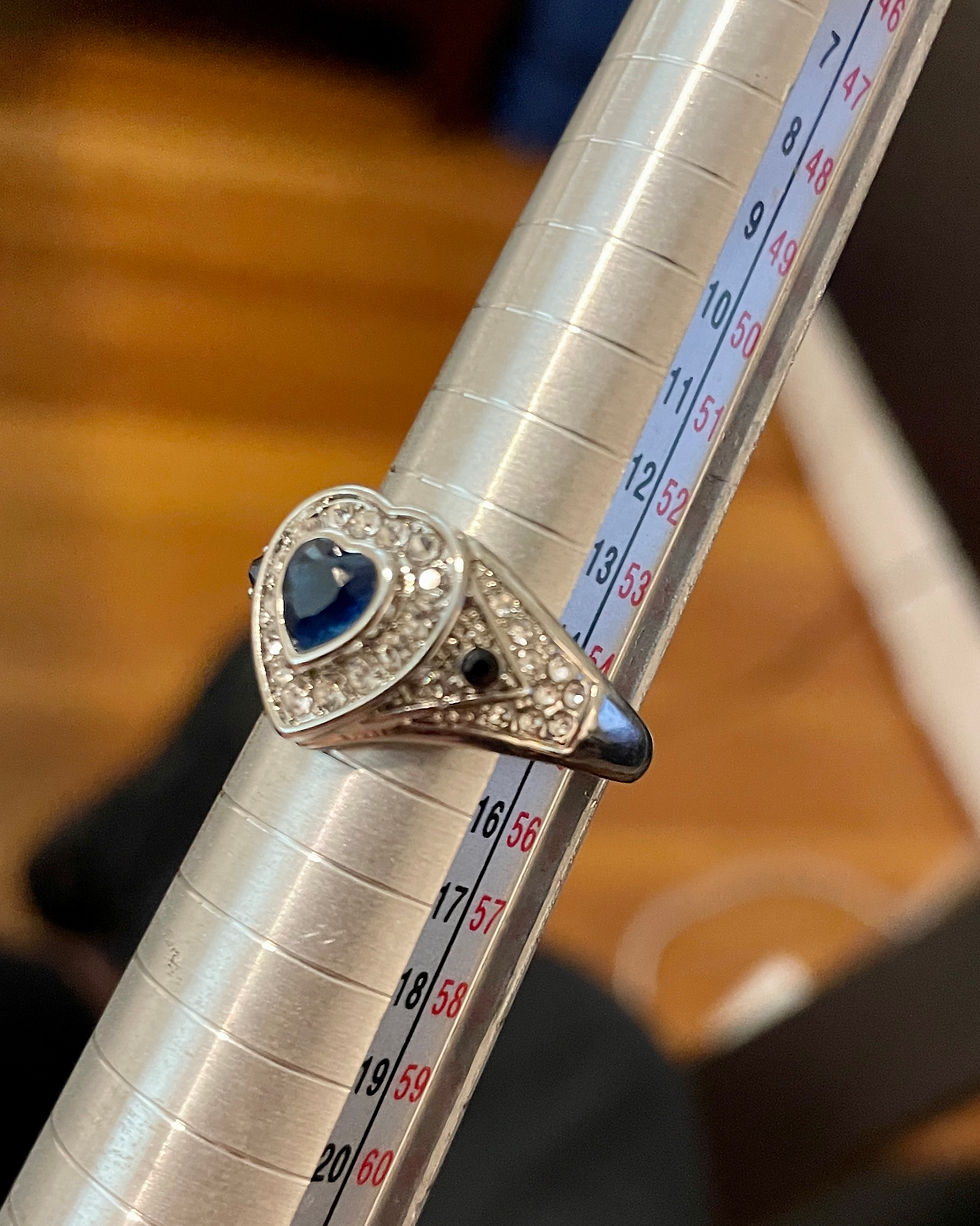 Thumbnail: Blue Heart Shaped Ring