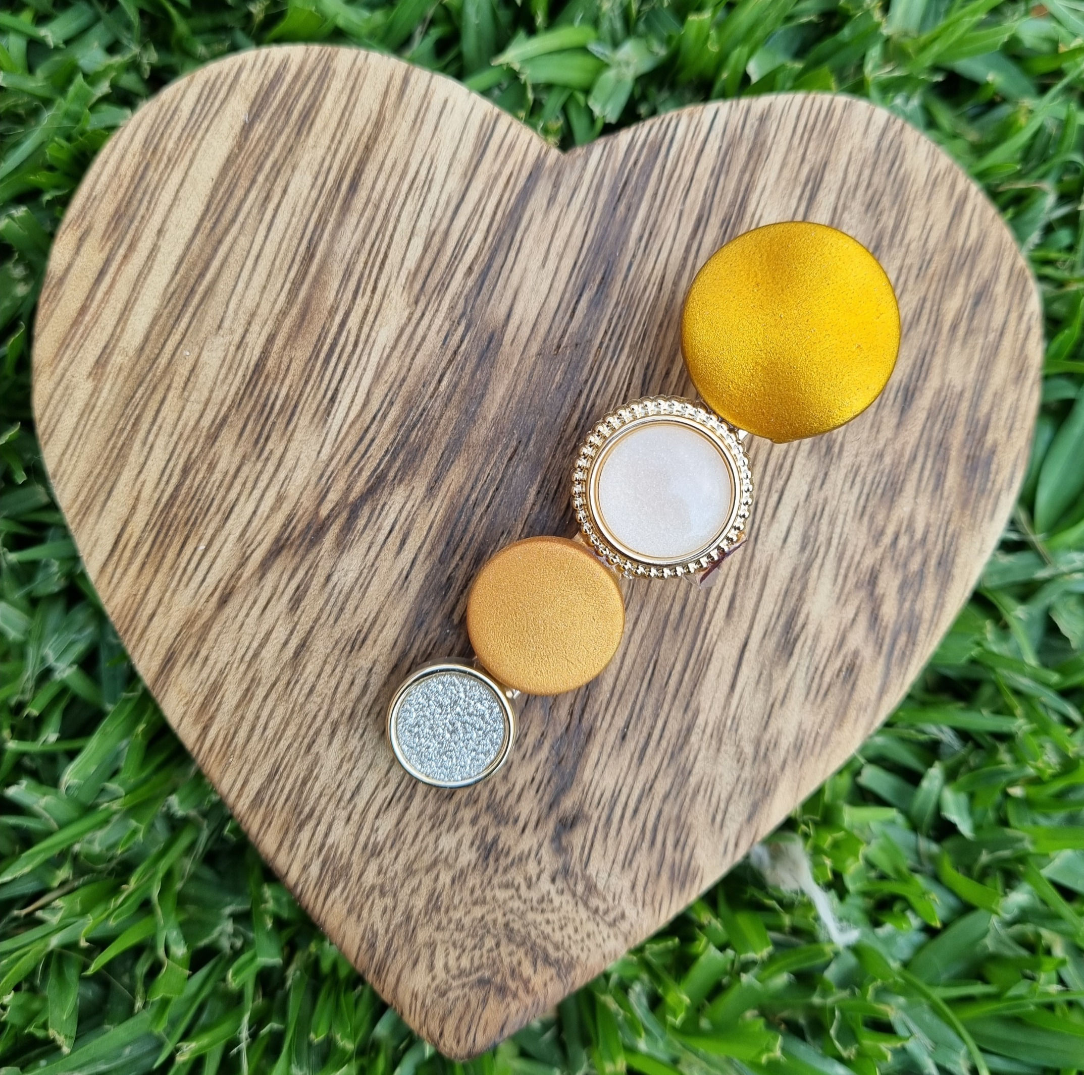 D57 - Gold Toned Hairclip