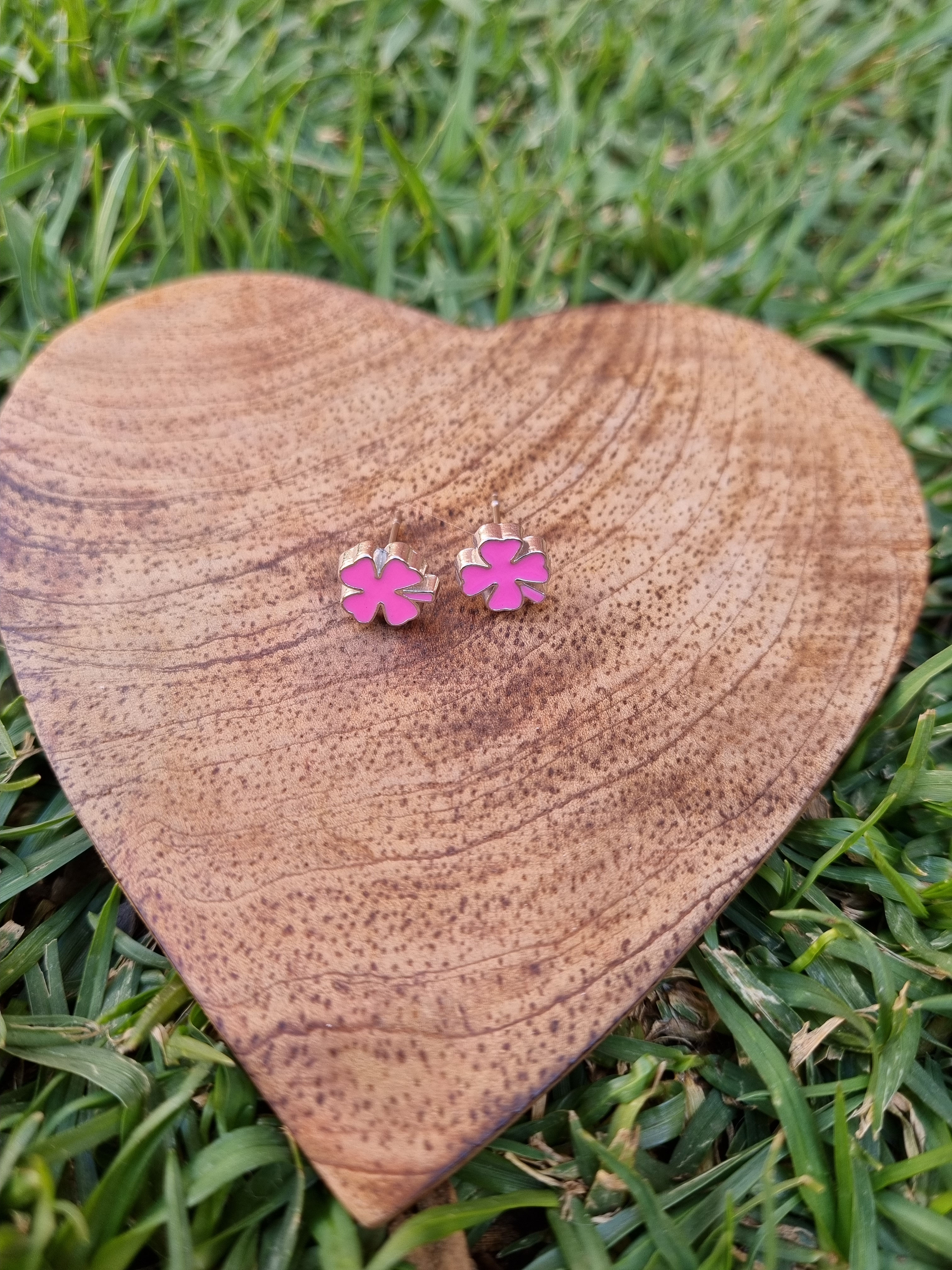 E146 - Stud Earrings