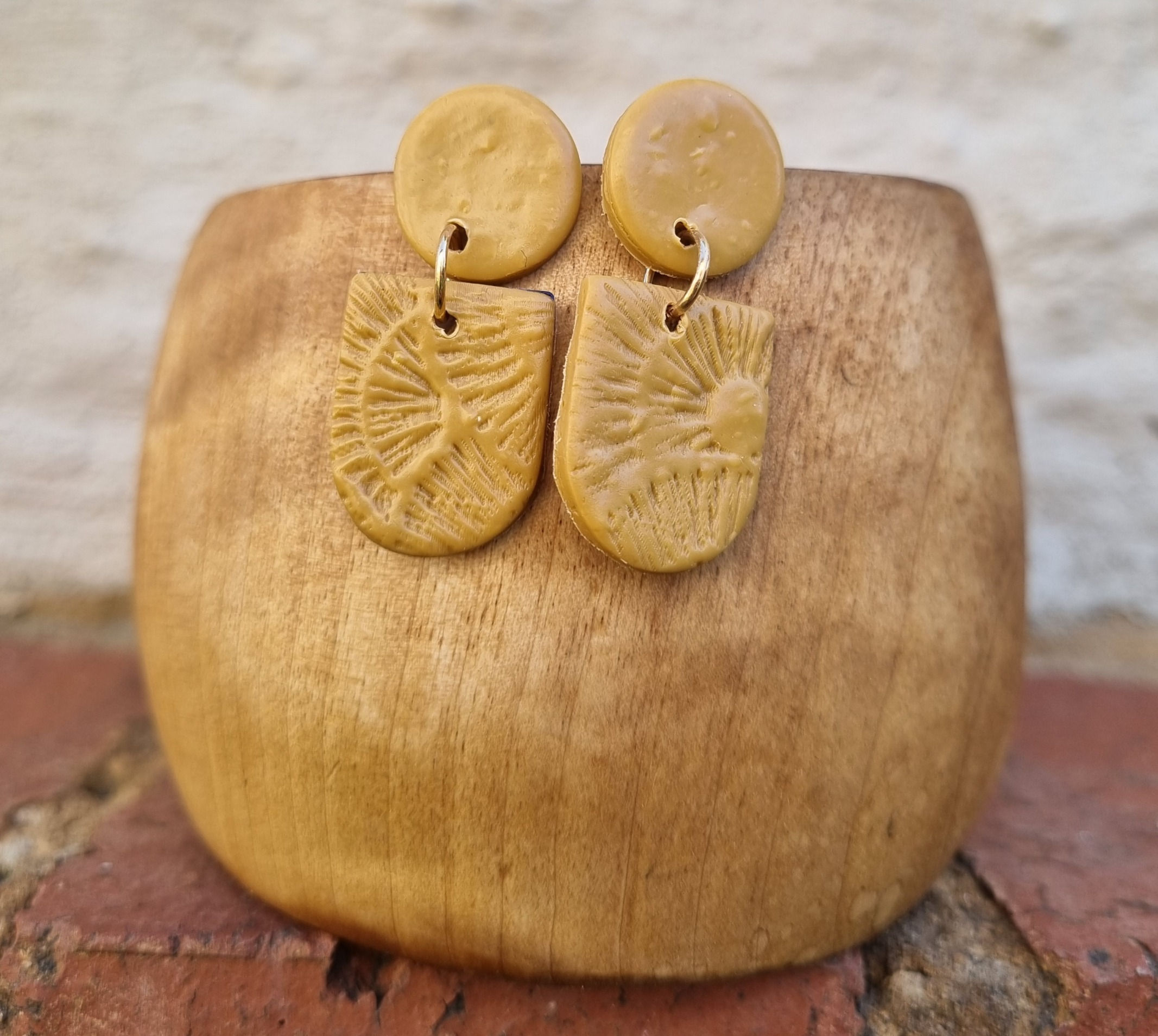 E91 - Tan Polymer clay Earrings