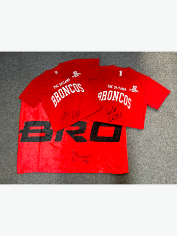 #2 ウィル選手、#18 エショー選手、#40 フェイゾン選手 直筆サイン入り Tシャツ2枚・ブランケットセット