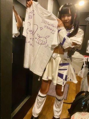 雨上がりのプラネット
メンバー全員
直筆サイン入り
オリジナルTシャツ