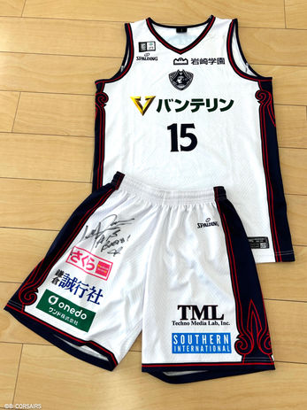 #15 キーファー・ラベナ選手 実使用・直筆サイン入りAWAYユニフォーム上下セット