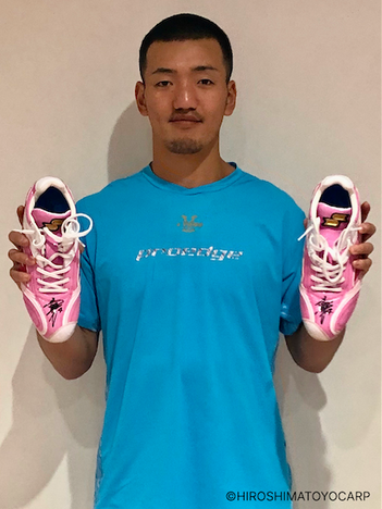 矢野 雅哉選手 直筆サイン入りスパイク