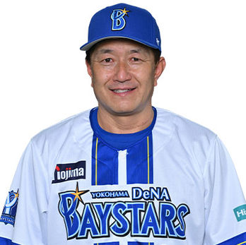 #82 万永 貴司コーチ 直筆サイン入り交流戦ホームユニフォーム(未着用・直筆サイン入り)