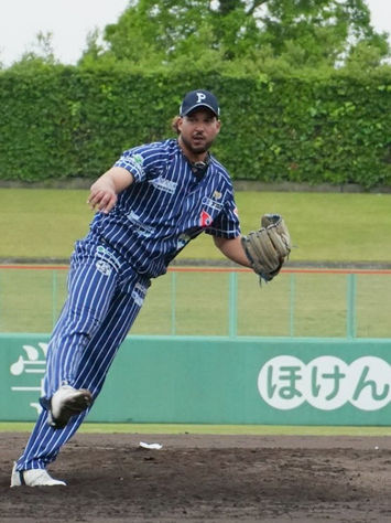 #99 タバーレス選手兼任投手コーチ