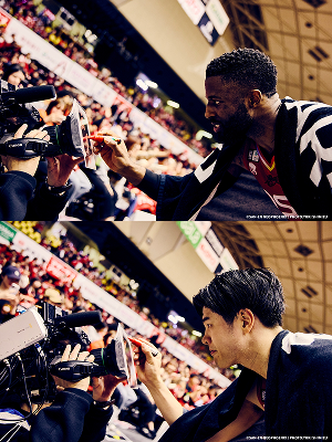 【#2 デイビッド・ヌワバ選手 #10 吉井 裕鷹選手】4/1(水)ヒーロー選手アクリルパネル(直筆サイン入り)