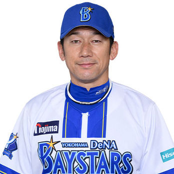 #81 三浦 大輔監督 直筆サイン入り交流戦ホームユニフォーム(着用・直筆サイン入り)