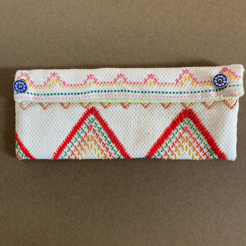 インドの子どもたちが作成した刺繍ポーチ7