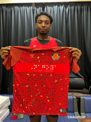 #0ロバート・フランクス選手
直筆サイン入り点字シャツ