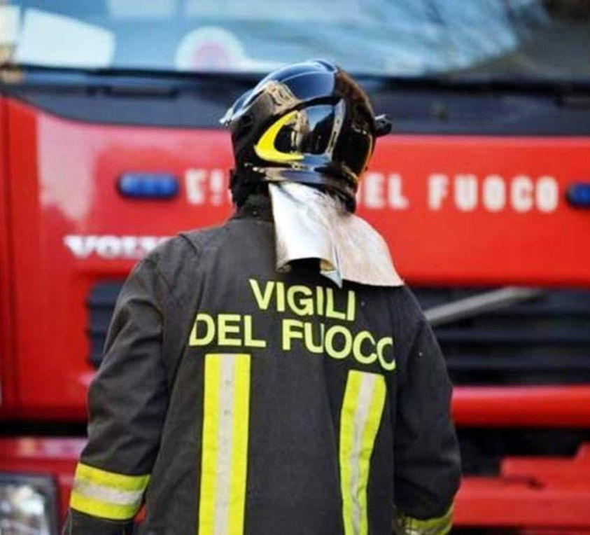 L'amministrazione nega il trasferimento ad un vigile del fuoco ed il Tar del Lazio la condanna a rimborsargli le spese di lite.
Ancora una volta la magistratura mostra tutta la propria sensibilità verso il personale del Corpo nazionale dei vigili del fuoco illegittimamente frustrato da provvedimenti di diniego di trasferimento erronei e immotivati. Il personale non abbia timore di lottare per l'affermazione dei propri diritti!