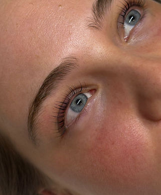 Close-up lash lift in Rotterdam Centrum with clean separation and natural definition