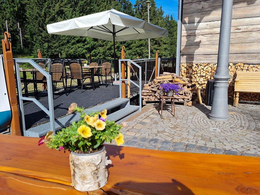 22-07-26 - Waggonterrasse - 3_edited.jpg