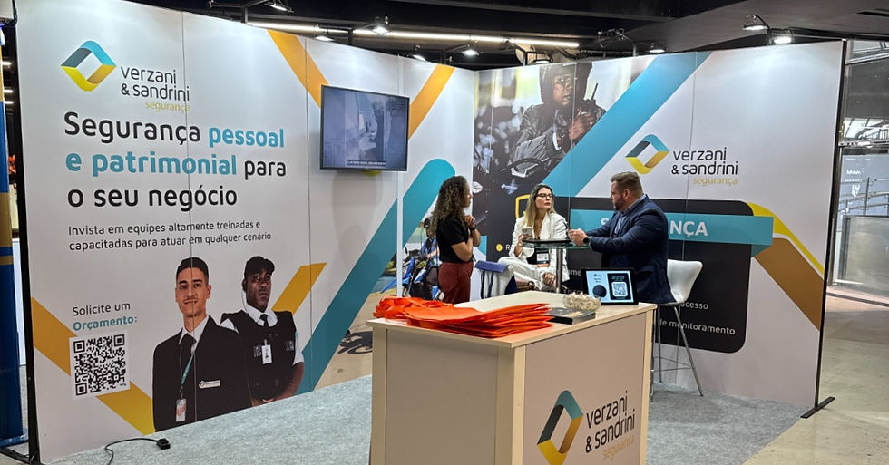 Estande modular de alumínio finalizado com identidade visual de marca