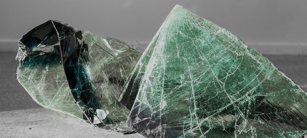 Journée insolite dans le Jura : Musée du Jouet à Moirans, déjeuner gastronomique avec vue à Saint-Claude, et visite du Musée du Lapidaire consacré aux pierres précieuses.