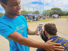 Massagista usando Miofascial