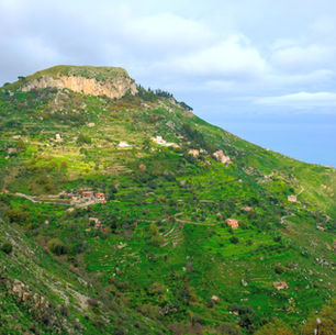 Hiking Between Taormina and Castelmola