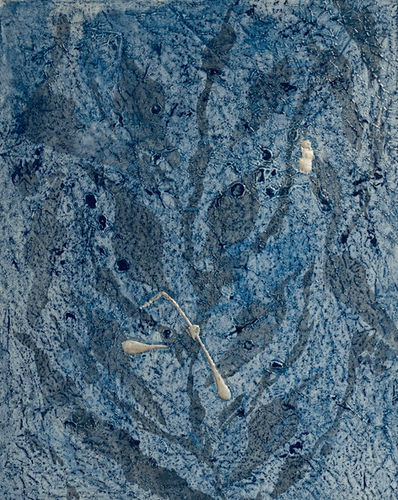 Inspired by Miles Davis « Kind of Blue » masterpiece album, this series of the same namesake, borrows the intentional coolness and its minimalist deep expressiveness.
Like the unprecedented freedom in improvisation during the recording of the album, the making of this series emphasises on mood, time and nuance. Each stroke is intentional, meditative and subtle, hanging in the air, suspended in time.