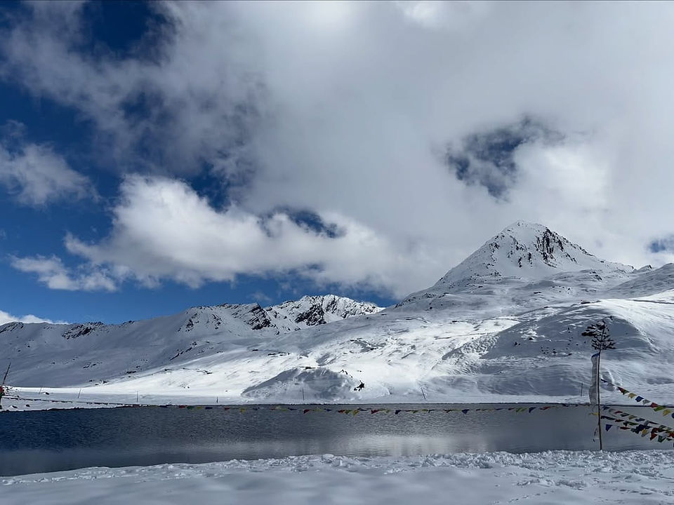 Gongkar La Lake