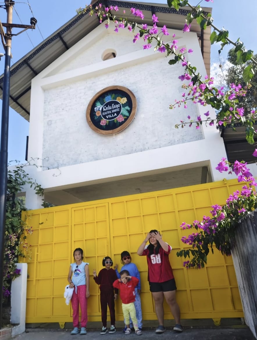 Kesha Eniyo Villa, Roing