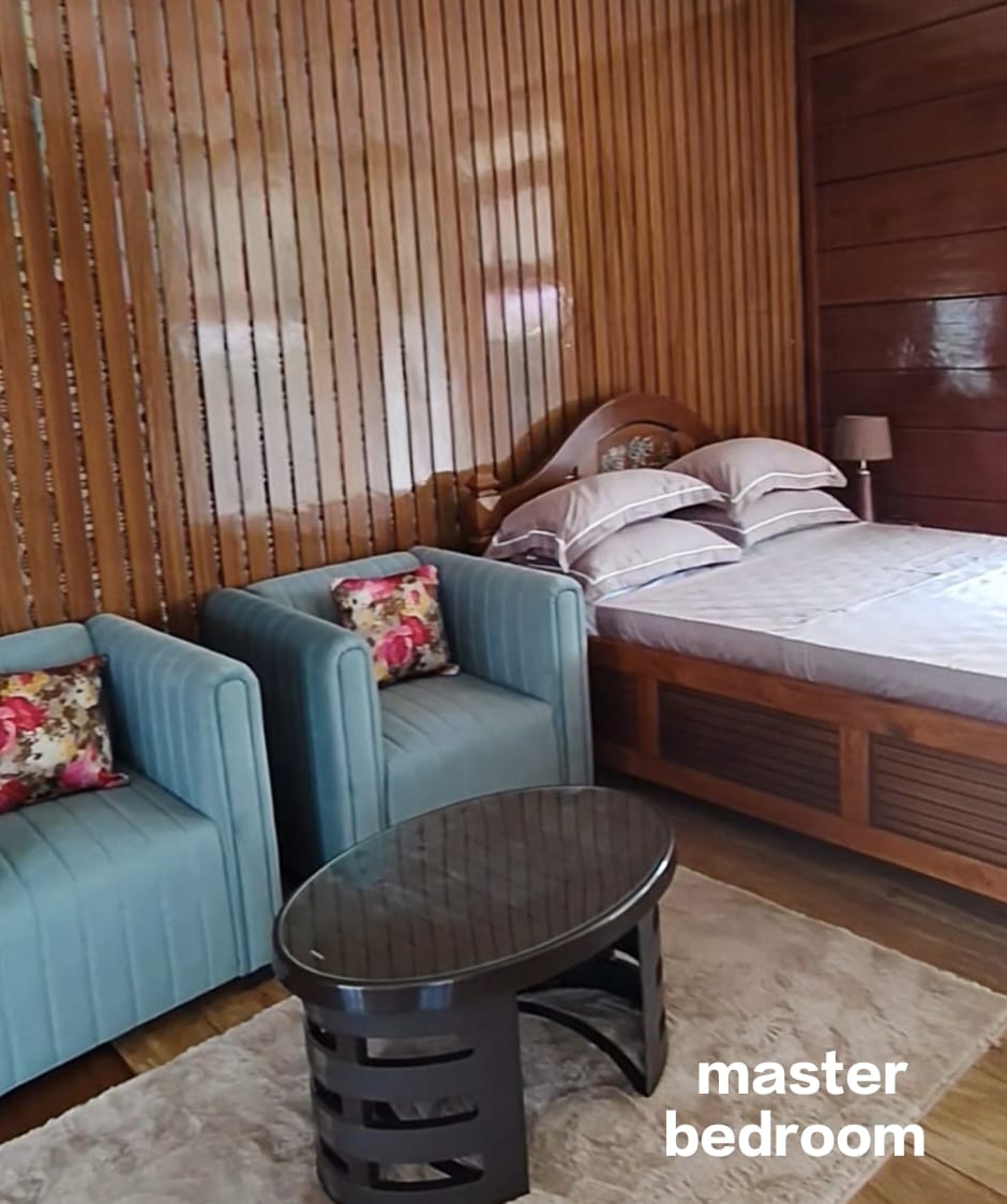 Kesha Eniyo Villa, Roing