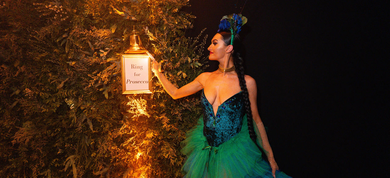 champagne flower wall hostess