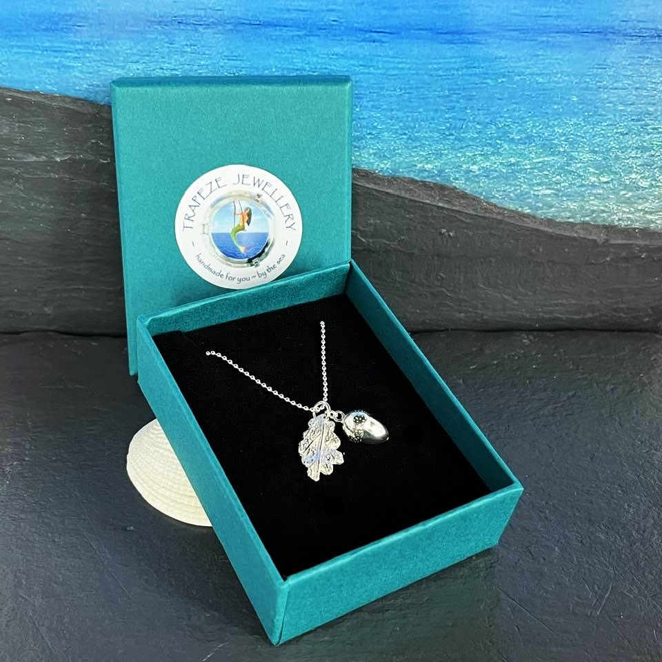 Silver acorn and oakleaf necklace, silver acorn jewellery, silver oakleaf jewellery, fine silver acorn necklace