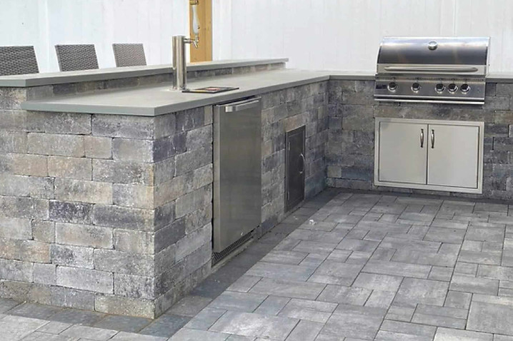 Outdoor Kitchen & Grill