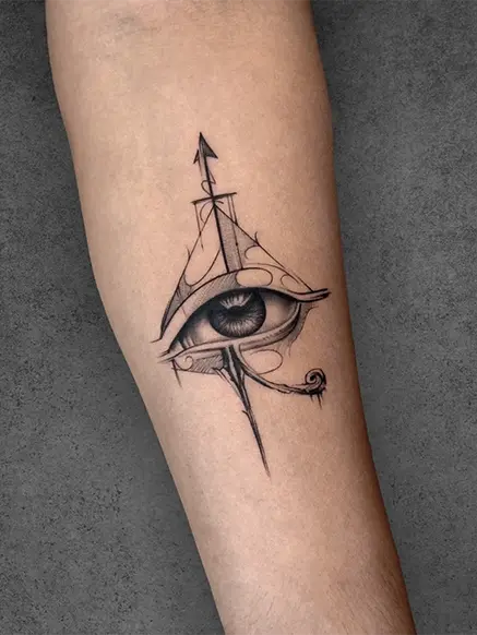 small eye tattoo