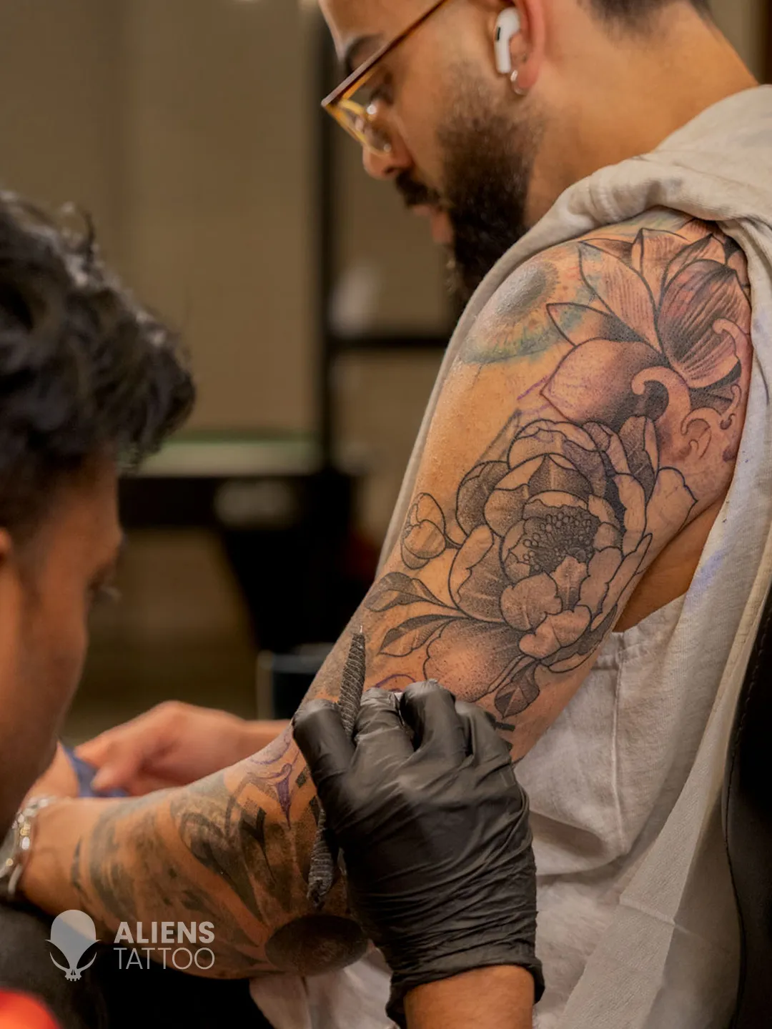 Devendra Palav tattooing Virat Kohli new tattoo sleeve during session at Aliens Tattoo