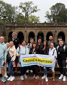 2️⃣ Central Park selfie
Účastníci zájezdu CK Cestuj s Honzou v Central Parku v New Yorku.