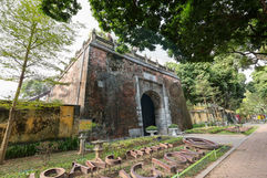 Návštěva Ho Či Minovova mauzolea s klienty na zájezdu s CK Cestuj s Honzou.