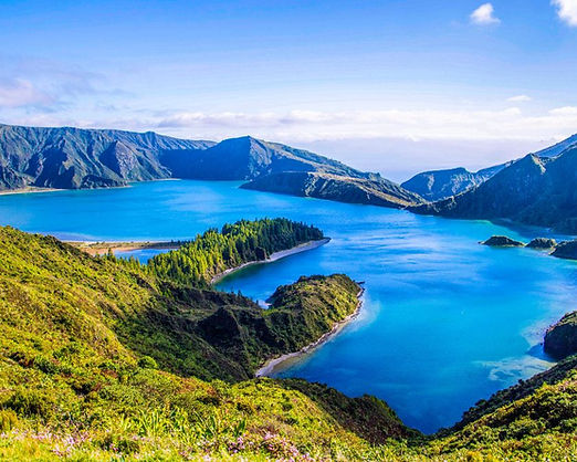 Panoramatický výhled na vulkanická jezera Sete Cidades na ostrově São Miguel během poznávacího zájezdu na Azory s CK Cestuj s Honzou.