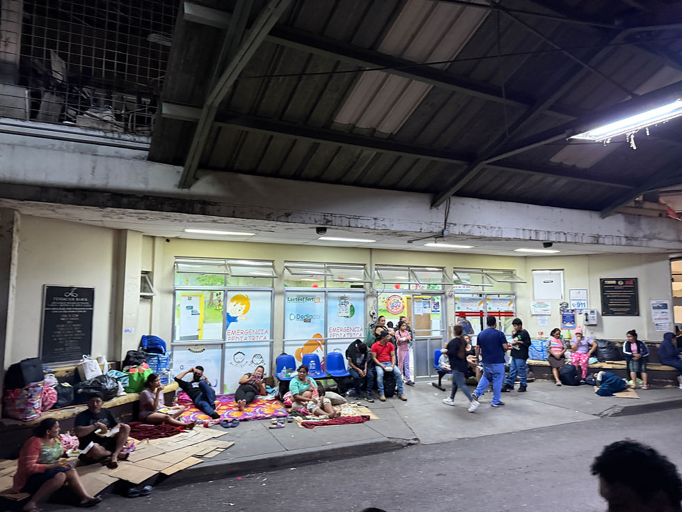 Hopsital Escuela, people have to wait for many many hours outside
