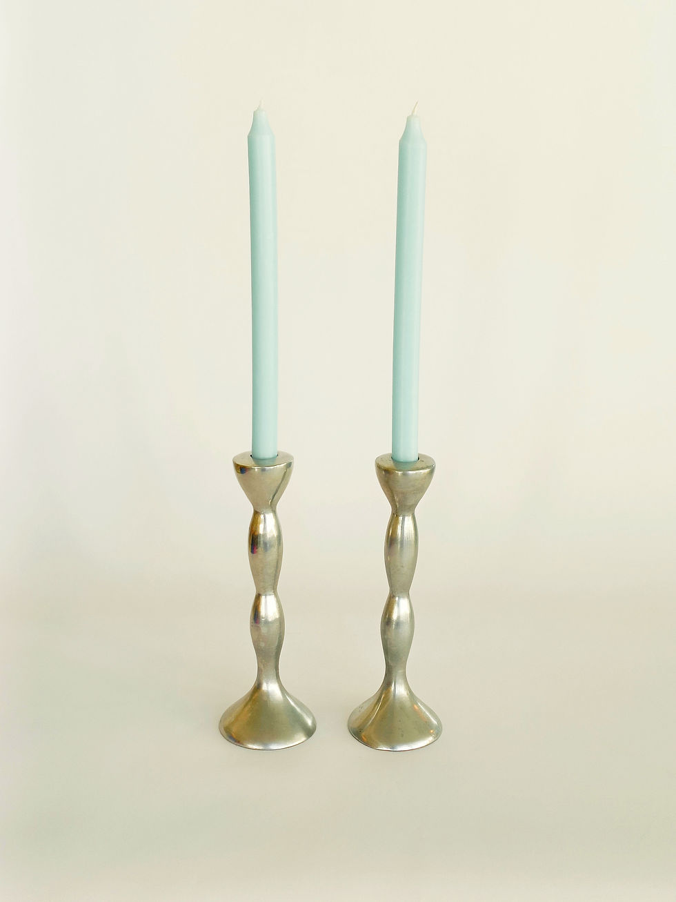 Thumbnail: Set of 2 wavy aluminium candleholders
