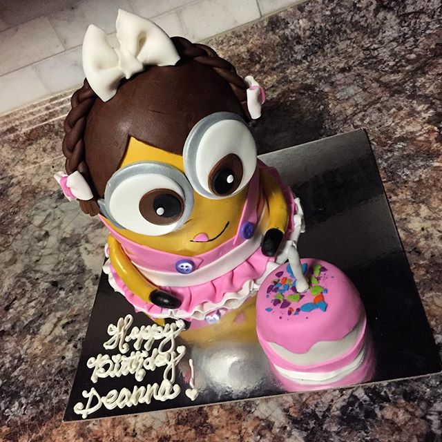 Minion Cake