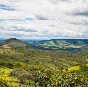 Campos e montanhas do Caminhos do Cerrado no inverno