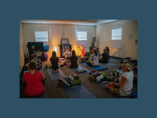 5 Benefits of Practicing Yoga in Community